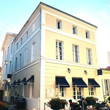 Hotel 2 Etoiles Et Restaurant Le Galet Bleu ฟูราส ภายนอก รูปภาพ